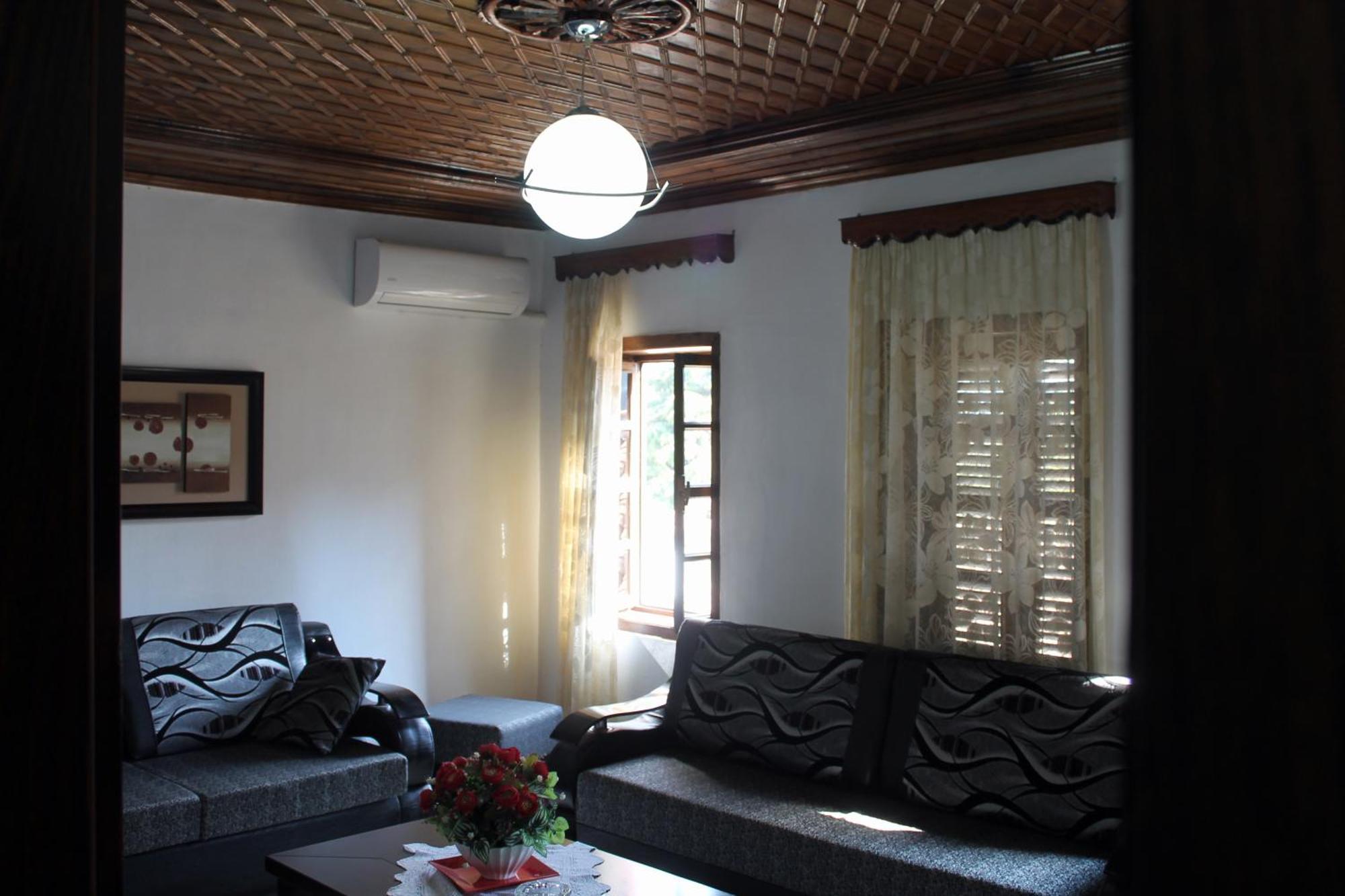 Tomor Shehu Guest House Berat Buitenkant foto